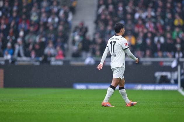 25 10 2025, Football, 1 Bundesliga, Matchday 8 Season 2025 2026, Borussia Mönchengladbach FC Bayern Munich, Jens Castrop Borussia Mönchengladbach walks off the pitch after the red card, xRHR PHOTO TKx Copyright: RHR-FOTOx RHR-FOTO TK