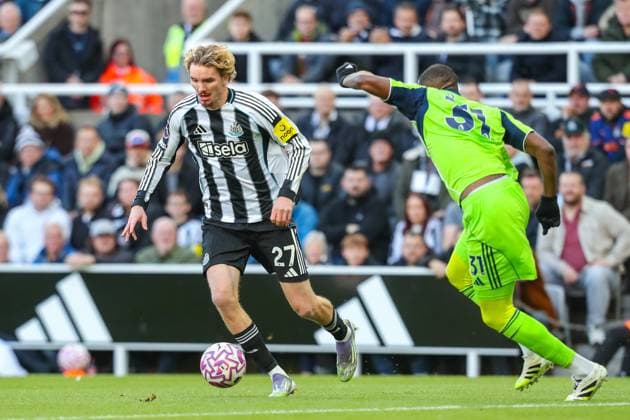 Newcastle United v Fulham, Premier League Nick Woltemade Of Newcastle United in action during the Newcastle United v Fulham Premier League match at St. James Park, Newcastle Upon Tyne, England on 25 October 2025 Credit: Lee Keuneke Every Second Media Editorial use only. All images are copyright Every Second Media Limited. No images may be reproduced without prior permission. All rights reserved. Premier League and Football League images are subject to licensing agreements with Football DataCo Limited. see https: www.football-dataco.com Copyright: xIMAGO EveryxSecondxMediax ESM-1639-0038 LeexKeunekex xEveryxSecondxMediax