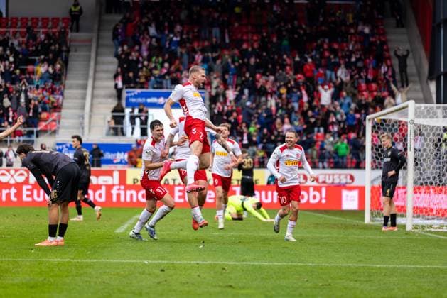 25 10 2025, Soccer, GER, Season, 3 Liga, Season 2025 2026, 12 Matchday, SSV Jahn Regensburg VFB Stuttgart II DFL REGULATIONS PROHIBIT ANY USE OF PHOTOGRAPHS AS IMAGE SEQUENCES AND OR QUASI VIDEO