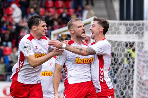 25 10 2025, Soccer, GER, Season, 3 Liga, Season 2025 2026, 12 Matchday, SSV Jahn Regensburg VFB Stuttgart II DFL REGULATIONS PROHIBIT ANY USE OF PHOTOGRAPHS AS IMAGE SEQUENCES AND OR QUASI VIDEO