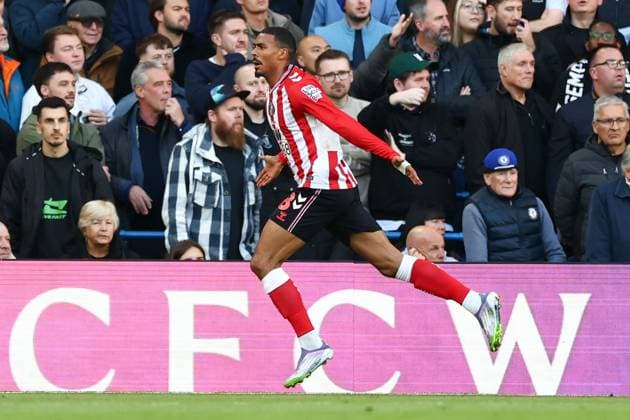 Wilson Isidor of Sunderland celebrates after scoring a goal (1-1) Chelsea v Sunderland, Premier League, Football, Stamford Bridge, London, UK - 25 Oct 2025London Stamford Bridge United Kingdom EDITORIAL USE ONLY No use with unauthorised audio, video, data, fixture lists, club league logos or live services. Online in-match use limited to 120 images, no video emulation. No use in betting, games or single club league player publications. Copyright: xSimonxDael Shutterstockx 15593312u