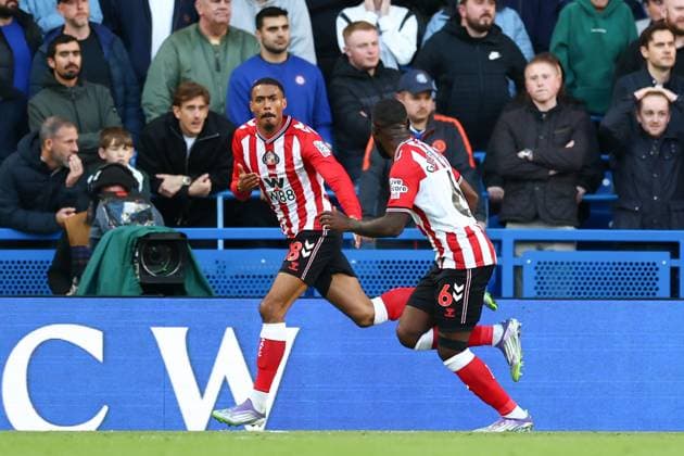 Wilson Isidor of Sunderland celebrates after scoring a goal (1-1) Chelsea v Sunderland, Premier League, Football, Stamford Bridge, London, UK - 25 Oct 2025London Stamford Bridge United Kingdom EDITORIAL USE ONLY No use with unauthorised audio, video, data, fixture lists, club league logos or live services. Online in-match use limited to 120 images, no video emulation. No use in betting, games or single club league player publications. Copyright: xSimonxDael Shutterstockx 15593312p