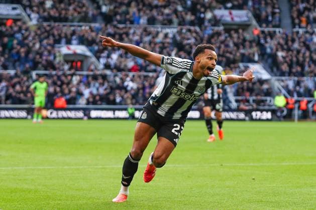 Newcastle United v Fulham, Premier League Jacob Murphy Of Newcastle United scores a GOAL 1-0 and celebrates during the Newcastle United v Fulham Premier League match at St. James Park, Newcastle Upon Tyne, England on 25 October 2025 Credit: Lee Keuneke Every Second Media Editorial use only. All images are copyright Every Second Media Limited. No images may be reproduced without prior permission. All rights reserved. Premier League and Football League images are subject to licensing agreements with Football DataCo Limited. see https: www.football-dataco.com Copyright: xIMAGO EveryxSecondxMediax ESM-1639-0043 LeexKeunekex xEveryxSecondxMediax