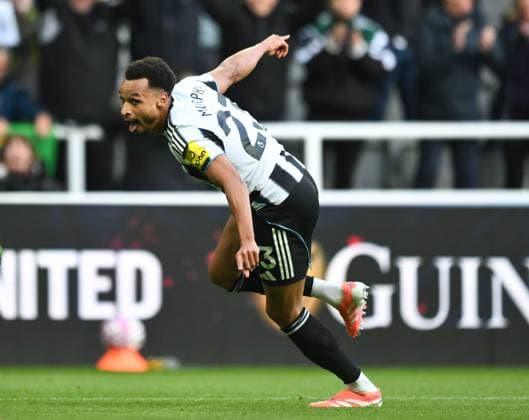 Jacob Murphy of Newcastle United celebrates scoring their first goal during the Premier League 2025 26 League match between Newcastle United FC and Fulham at St James Park on October 25, 2025 in Newcastle upon Tyne, England. Copyright: xRichardxLee SportsxPressxPhotox Sportspressphoto_SPR50551