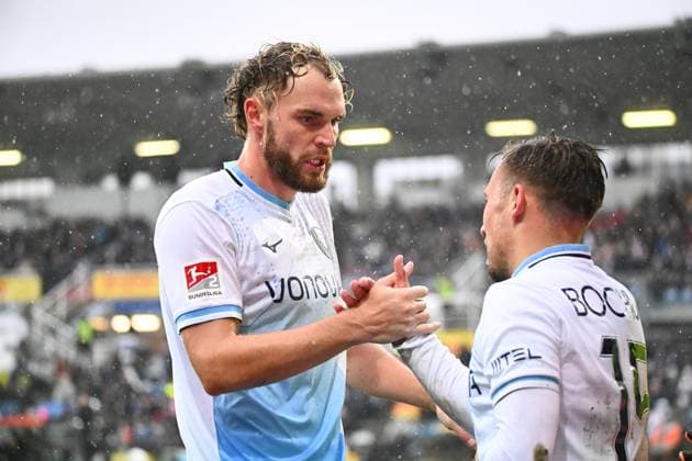 25 10 2025, Soccer, Men, 2 BL 2 Bundesliga , Season 2025 2026, Holstein Kiel VfL Bochum, 10 Matchday Philipp Strompf with Felix Passlack re Kiel, Holstein Stadion Holstein Stadion Schleswig Holstein Germany