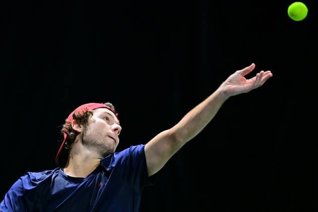 TENNIS : Rolex Paris Masters - Paris - 25 10 2025 Aleksandar Kovasevic ( USA ) serves during the Rolex Paris Masters at Paris La Defense Arena on October 25, 2025 in Nanterre, France. (Photo by Federico Pestellini PSNewz ) ParisFrance  Copyright: xFedericoxPestellinix