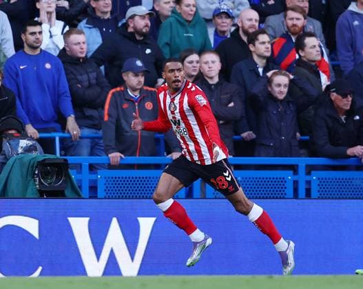 London, England, 25th October 2025. Wilson Isidor of Sunderland celebrates scoring their equalising goal (1-1) during the Chelsea vs Sunderland Premier League match at Stamford Bridge, London. Picture credit should read: Paul Terry Sportimage EDITORIAL USE ONLY. No use with unauthorised audio, video, data, fixture lists, club league logos or live services. Online in-match use limited to 120 images, no video emulation. No use in betting, games or single club league player publications. SPI_025_PT_Chelsea_Sunderland SPI-4235-0026
