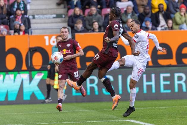 Castello Lukeba RB Leipzig and Alexis Claude Maurice FC Augsburg v l in duel, FC Augsburg vs RB Leipzig, Soccer, 1 Bundesliga, Matchday 8, 25 10 2025 DFB regulations prohibit any use of photographs as image sequences and or quasi video Copyright: xkolbert-press PeterxFastlx