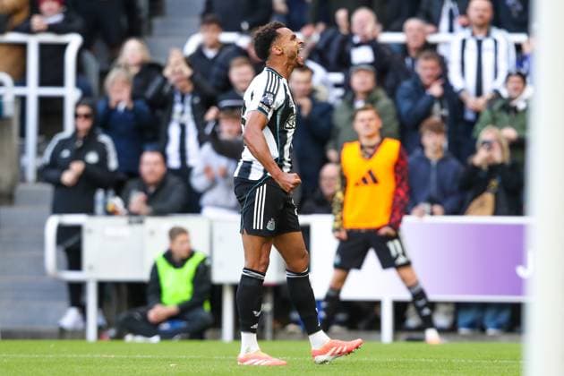 Newcastle United v Fulham, Premier League Jacob Murphy Of Newcastle United scores a GOAL 1-0 and celebrates during the Newcastle United v Fulham Premier League match at St. James Park, Newcastle Upon Tyne, England on 25 October 2025 Credit: Lee Keuneke Every Second Media Editorial use only. All images are copyright Every Second Media Limited. No images may be reproduced without prior permission. All rights reserved. Premier League and Football League images are subject to licensing agreements with Football DataCo Limited. see https: www.football-dataco.com Copyright: xIMAGO EveryxSecondxMediax ESM-1639-0052 LeexKeunekex xEveryxSecondxMediax