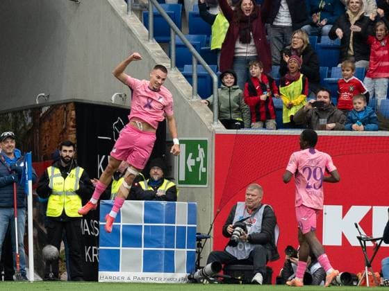 Goal to 2 0 by Tim Lemperle TSG 1899 Hoffenheim, 19 cheers, goal celebration, celebrates his goal GER, TSG 1899 Hoffenheim vs 1 FC Heidenheim, Football, Men, 1 Bundesliga, Matchday 8, Season 2025 2026, 25 10 2025, DFL DFB REGULATES PROHIBIT ANY USE OF PHOTOGRAPHS AS IMAGE SEQUENCES AND OR QUASI VIDEO, GER, TSG 1899 Hoffenheim vs 1 FC Heidenheim, Football, Men, 1 Bundesliga, Matchday 8, Season 2025 2026, 25 10 2025 Sinsheim Copyright: xEibner-Pressefoto WolfgangxFrankx EP_WFK