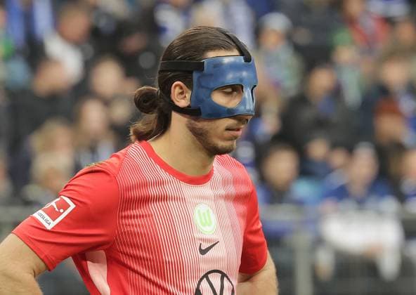 Kamil Grabara VfL Wolfsburg Football, Men, Season 2025 2026,1 Liga, Volksparkstadion, Hamburger SV vs VfL Wolfsburg, DFL REGULATIONS PROHIBIT ANY USE OF PHOTOGRAPHS AS IMAGE SEQUENCES AND OR QUASI VIDEO