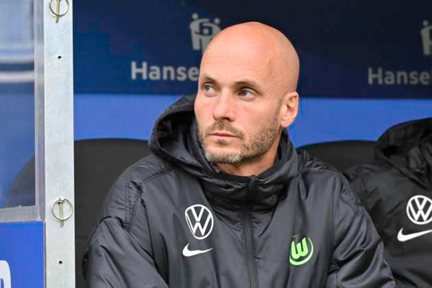 GER 1 FBL,, Hamburger SV vs VfL Wolfsburg 25 10 2025, Volksparkstadion, Hamburg, GER 1 FBL, Hamburger SV vs VfL Wolfsburg in picture Coach Paul Simonis Wolfsburg nordphotoxGmbH xWitke nph00002