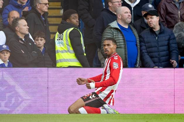 25th October 2025; Stamford Bridge, Chelsea, London, England: Premier League Football, Chelsea versus Sunderland; Wilson Isidor of Sunderland equalises and celebrates in the 22nd minute for 1-1  IanxStephen
