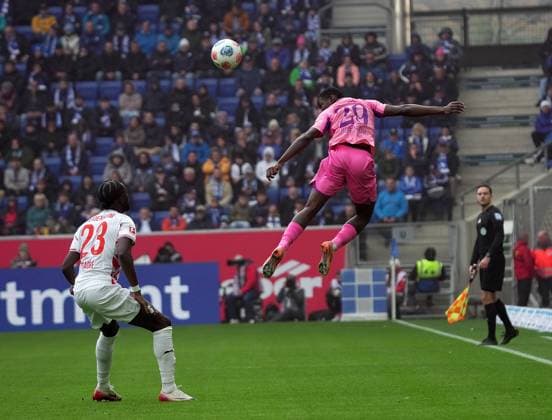GER, 1 FBL, TSG Hoffenheim vs 1 FC Heidenheim 25 10 2025, PreZero Arena, Sinsheim, GER, 1 FBL, TSG Hoffenheim vs 1 FC Heidenheim , pictured Omar Traore Heidenheim , Bazoumana Toure Hoffenheim DFL regulations prohibit any use of photographs as image sequences and or quasi video nordphotoxGmbHx xBratic nph00250