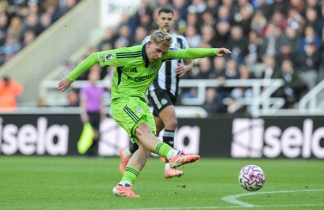 Emile Smith Rowe of Fulham shoots at goal Newcastle United v Fulham, Premier League, Football, St James Park, Newcastle, UK - 25 Oct 2025Newcastle St James Park United Kingdom EDITORIAL USE ONLY No use with unauthorised audio, video, data, fixture lists, club league logos or live services. Online in-match use limited to 120 images, no video emulation. No use in betting, games or single club league player publications. Copyright: xGreigxCowie Shutterstockx 15593332ax
