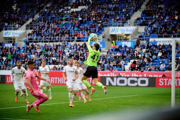 1 Bundesliga TSG Hoffenheim vs 1 FC Heidenheim 25 10 2025 Diant Ramaj 41 1 FC Heidenheim 1846 intercepts the ball safely while Albian Hajdari 21 TSG Hoffenheim , Jan Schöppner 3 1 FC Heidenheim 1846 , Tim Siersleben 4 1 FC Heidenheim 1846 , Patrick Mainka 6 1 FC Heidenheim 1846 and Julian Niehues 16 1 FC Heidenheim 1846 defend 1 Bundesliga TSG Hoffenheim against 1 FC Heidenheim on 25 10 2025 at the PreZero Arena in Sinsheim DFL REGULATIONS PROHIBIT ANY USE OF PHOTOGRAPHS AS IMAGE SEQUENCES AND OR QUASI VIDEO Copyright: xBEAUTIFULxSPORTS Gelhardtx