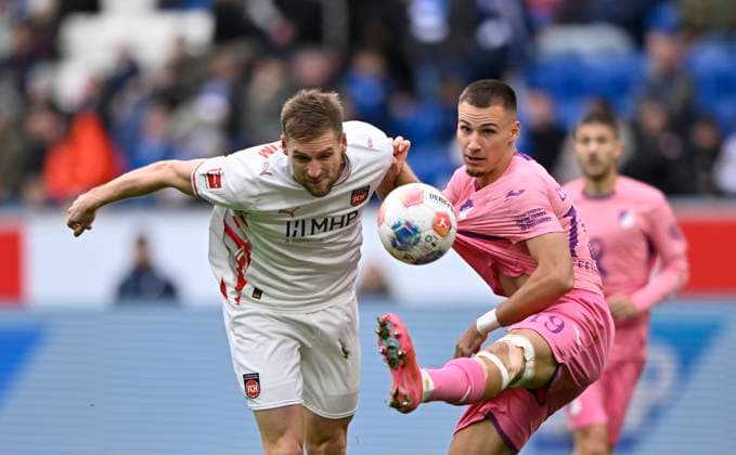 Duel, action Tim Lemperle TSG 1899 Hoffenheim 19 vs Patrick Mainka 1 FC Heidenheim 1846 FCH 06 TSG 1899 Hoffenheim vs 1 FC Heidenheim 1846 FCH 25 10 2025 DFL REGULATIONS PROHIBIT ANY USE OF PHOTOGRAPHS AS IMAGE SEQUENCES AND OR QUASI VIDEO TSG 1899 Hoffenheim vs 1 FC Heidenheim 1846 FCH
