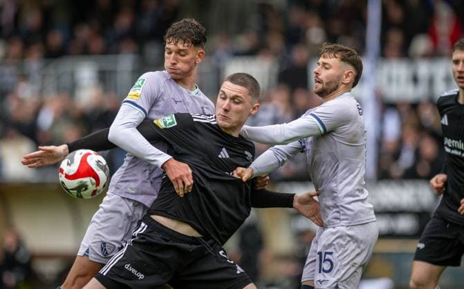 Soccer, Season 2025 2026, Regionalliga West, 25 10 2025, Matchday 13, Men, 1 FC Bocholt black vs VfL Bochum U23 gray v l Vahidin Turudija VfL Bochum U23 , Dawyn Paul Donner 1 FC Bocholt , Nicolas Abdat VfL Bochum U23 , Bocholt Stadion am Huenting Nordrhein Westfalen Germany 251025_fb_1fc-bocholt_vfl-bochum-u23_45503