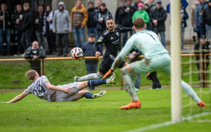 Soccer, Season 2025 2026, Regionalliga West, 25 10 2025, Matchday 13, Men, 1 FC Bocholt black vs VfL Bochum U23 gray v l Colin Noah Kleine Bekel VfL Bochum U23 , Stipe Batarilo 1 FC Bocholt , Hugo Roelleke Goalkeeper VfL Bochum U23 , Bocholt Stadion am Huenting Nordrhein Westfalen Germany 251025_fb_1fc-bocholt_vfl-bochum-u23_45515