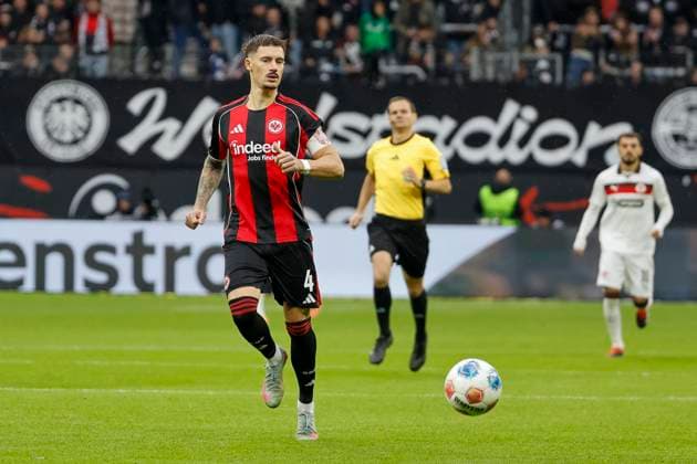 Robin Koch Eintracht Frankfurt, 04 on the ball , Germany, Football, 1 Bundesliga, Matchday 8, 2025 2026, Eintracht Frankfurt vs FC St Pauli, 25 10 2025, Deutsche Bank Park, Frankfurt am Main, Germany Frankfurt am Main Deutsche Bank Park Hessen Germany Copyright: xGrantxHubbsx
