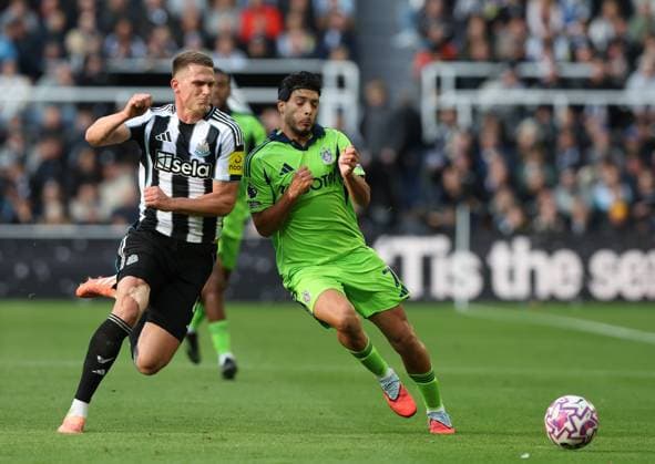 Newcastle Upon Tyne, England, 25th October 2025. Sven Botman (L) of Newcastle United in action with Raul Jimenez of Fulham during the Newcastle United vs Fulham Premier League match at St. James Park, Newcastle Upon Tyne. Picture credit should read: Nigel Roddis Sportimage EDITORIAL USE ONLY. No use with unauthorised audio, video, data, fixture lists, club league logos or live services. Online in-match use limited to 120 images, no video emulation. No use in betting, games or single club league player publications. SPI_027_NR_NEWC_FULH SPI-4236-0027