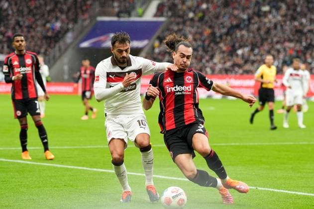 Danel Sinani FC St Pauli, 10 zweikampf Arthur Theate Eintracht Frankfurt, 3 GER, Eintracht Frankfurt vs FC St Pauli, Football, 1 Bundesliga, Matchday 8, Season 2025 2026, 25 10 2025 DFL REGULATIONS PROHIBIT ANY USE OF PHOTOGRAPHS AS IMAGE SEQUENCES AND OR QUASI VIDEO GER, Eintracht Frankfurt vs FC St Pauli, Football, 1 Bundesliga, Matchday 8, Season 2025 2026, 25 10 2025 Frankfurt Copyright: xEibner-Pressefoto ScottxColemanx EP_SCN