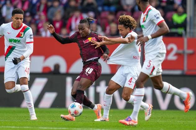 in duel, action, with Yan Diomande 49 RB Leipzig , Han Noah Massengo 4 FC Augsburg , FC Augsburg vs RB Leipzig, Football, 1 Bundesliga, 8 Matchday, 25 10 2025 DFB regulations prohibit any use of photographs as image sequences and or quasi video Augsburg Bayern Germany Copyright: xkolbert-press MarcxMarasescux
