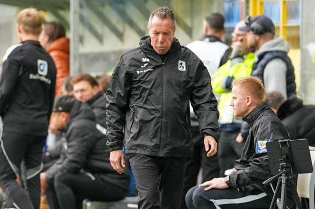 Football 3 Liga, Matchday 12, SV Waldhof Mannheim TSV 1860 Munich on 25 10 2025 in Mannheim Carl Benz Stadion , Germany, Season 2025 2026 DFL REGULATIONS PROHIBIT ANY USE OF PHOTOGRAPHS AS IMAGE SEQUENCES AND OR QUASI VIDEO Markus Kauczinski Head Coach TSV visibly served Mannheim Carl Benz Stadion Germany Copyright: xChristophxKinzingerx