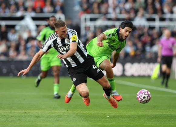 Newcastle Upon Tyne, England, 25th October 2025. Sven Botman (L) of Newcastle United in action with Raul Jimenez of Fulham during the Newcastle United vs Fulham Premier League match at St. James Park, Newcastle Upon Tyne. Picture credit should read: Nigel Roddis Sportimage EDITORIAL USE ONLY. No use with unauthorised audio, video, data, fixture lists, club league logos or live services. Online in-match use limited to 120 images, no video emulation. No use in betting, games or single club league player publications. SPI_028_NR_NEWC_FULH SPI-4236-0028