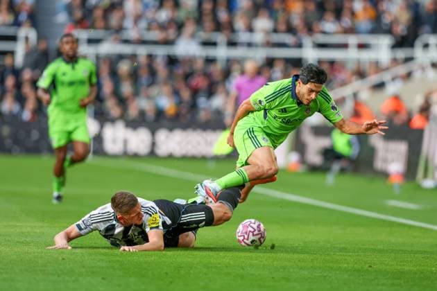 Newcastle Upon Tyne, England, 25th October 2025. Sven Botman (L) of Newcastle United in action with Raul Jimenez of Fulham during the Newcastle United vs Fulham Premier League match at St. James Park, Newcastle Upon Tyne. Picture credit should read: Nigel Roddis Sportimage EDITORIAL USE ONLY. No use with unauthorised audio, video, data, fixture lists, club league logos or live services. Online in-match use limited to 120 images, no video emulation. No use in betting, games or single club league player publications. SPI_029_NR_NEWC_FULH SPI-4236-0029