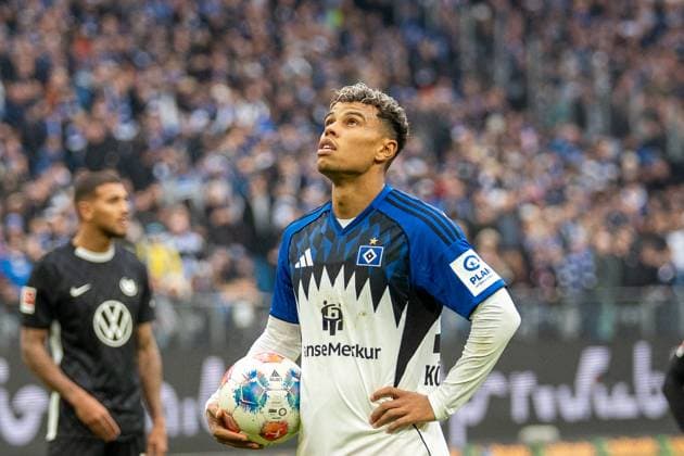 Germany, Soccer, 1 Bundesliga, Matchday 8 2025 2026, HSV VfL Wolfsburg on 25 10 in Hamburg Volksparkstadion Ransford Yeboah Königsdörffer Hamburger SV 11 before the penalty kick Copyright: xSvenxHeidmannx