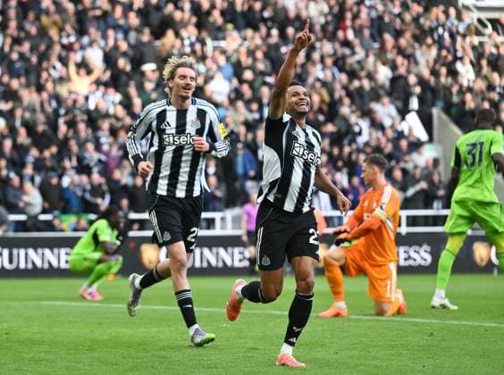 Jacob Murphy of Newcastle United celebrates scoring their first goal during the Premier League 2025 26 League match between Newcastle United FC and Fulham at St James Park on October 25, 2025 in Newcastle upon Tyne, England. Copyright: xRichardxLee SportsxPressxPhotox Sportspressphoto_SPR50634