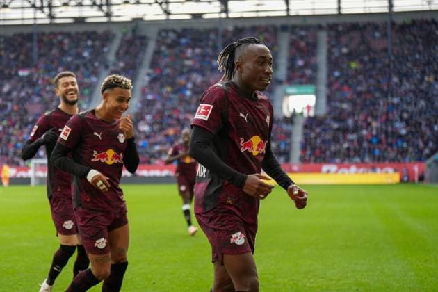 Goal celebration by Yan Diomande 49 RB Leipzig to 0 1, FC Augsburg vs RB Leipzig, Football, 1 Bundesliga, 8 Matchday, 25 10 2025 DFB regulations prohibit any use of photographs as image sequences and or quasi video Augsburg Bayern Germany Copyright: xkolbert-press MarcxMarasescux