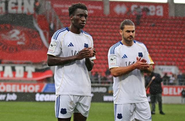 25 10 2025, xpfrx, Soccer 3 Liga, FC Ingolstadt 1 FC Saarbrücken v l Abdoulaye Kamara, Dominic Baumann Saarbrücken disappointed about the defeat after the final whistle DFL DFB REGULATIONS PROHIBIT ANY USE OF PHOTOGRAPHS as IMAGE SEQUENCES and or QUASI VIDEO Ingolstadt