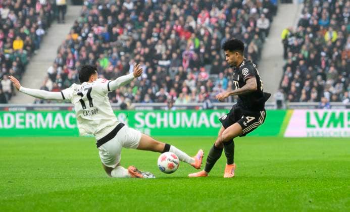 v l Jens Castrop Bor Mönchengladbach , Luis Diaz Bayern Munich action, duel, foul, there is a red card after VAR use Football 1 Bundesliga, 8 matchday, Borussia Moenchengladbach Bayern Muenchen, on 25 10 2025 in Moenchengladbach Germany DFL regulations prohibit any use of photographs as image sequences and or quasi video Â