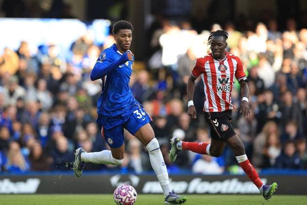 Chelsea v Sunderland Premier League 25 10 2025. Chelsea Defender Josh Acheampong (34) during the Premier League match between Chelsea and Sunderland at Stamford Bridge, London, England on 25 October 2025. London Stamford Bridge Greater London England Editorial use only DataCo restrictions apply See www.football-dataco.com , Copyright: xChrisxFoxwellx PSI-23106-0024