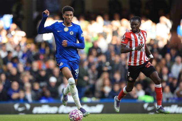 Chelsea v Sunderland Premier League 25 10 2025. Chelsea Defender Josh Acheampong (34) during the Premier League match between Chelsea and Sunderland at Stamford Bridge, London, England on 25 October 2025. London Stamford Bridge Greater London England Editorial use only DataCo restrictions apply See www.football-dataco.com , Copyright: xChrisxFoxwellx PSI-23106-0025