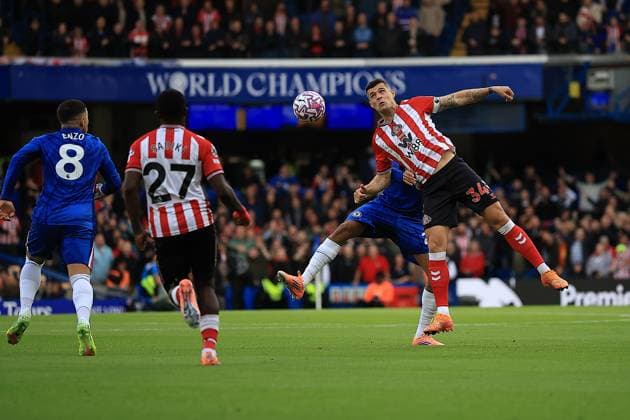 Chelsea v Sunderland Premier League 25 10 2025. Sunderland Midfielder Granit Xhaka (34) Battles for the ball during the Premier League match between Chelsea and Sunderland at Stamford Bridge, London, England on 25 October 2025. London Stamford Bridge Greater London England Editorial use only DataCo restrictions apply See www.football-dataco.com , Copyright: xChrisxFoxwellx PSI-23106-0028