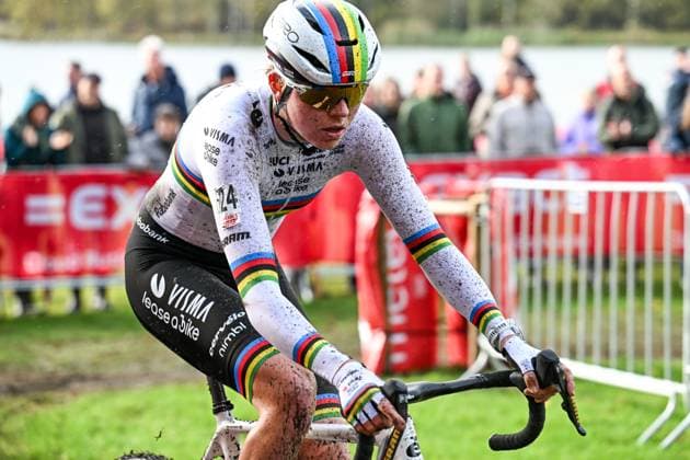 Dutch Fem Van Empel pictured in action during the elite women s race of the Exact Cross, stage 3 (out of 7) in the Exact Cross cyclocross competition, in Heerde, on Saturday 25 October 2025. DAVIDxPINTENS  x137915861x