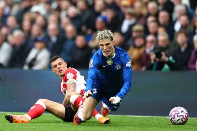 Alejandro Garnacho of Chelsea tackled by Granit Xhaka of Sunderland Chelsea v Sunderland, Premier League, Football, Stamford Bridge, London, UK - 25 Oct 2025London Stamford Bridge United Kingdom EDITORIAL USE ONLY No use with unauthorised audio, video, data, fixture lists, club league logos or live services. Online in-match use limited to 120 images, no video emulation. No use in betting, games or single club league player publications. Copyright: xSimonxDael Shutterstockx 15593312x