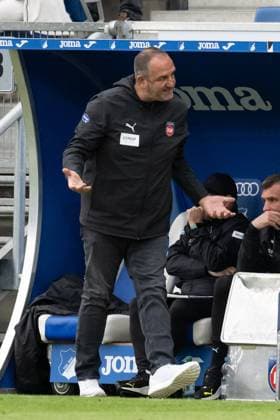 Goal for 3 0 by Andrej Kramaric TSG 1899 Hoffenheim, 27 , frustration at Frank Schmidt FC Heidenheim, Head Coach, Coach GER, TSG 1899 Hoffenheim vs 1 FC Heidenheim, Football, Men, 1 Bundesliga, Matchday 8, Season 2025 2026, 25 10 2025, DFL DFB REGULATES PROHIBIT ANY USE OF PHOTOGRAPHS AS IMAGE SEQUENCES AND OR QUASI VIDEO, GER, TSG 1899 Hoffenheim vs 1 FC Heidenheim, Football, Men, 1 Bundesliga, Matchday 8, Season 2025 2026, 25 10 2025 Sinsheim Copyright: xEibner-Pressefoto WolfgangxFrankx EP_WFK