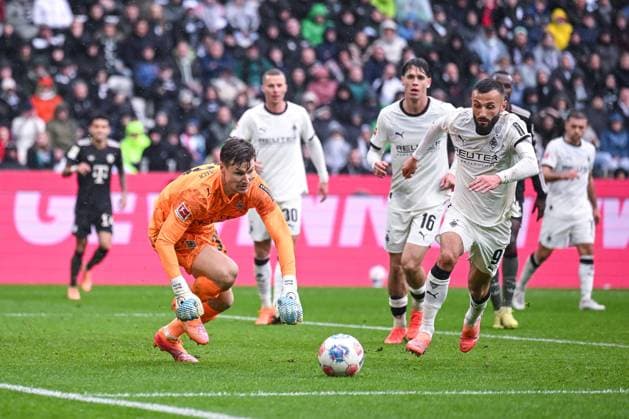 25 10 2025, Football, 1 Bundesliga, Matchday 8 Season 2025 2026, Borussia Mönchengladbach FC Bayern Munich, Goalkeeper Moritz Nicolas Borussia Mönchengladbach , Franck Honorat Borussia Mönchengladbach xRHR PHOTO TKx Copyright: RHR-FOTOx RHR-FOTO TK