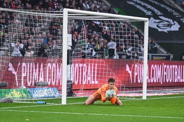 25 10 2025, Soccer, 1 Bundesliga, 8 Matchday Season 2025 2026, Borussia Mönchengladbach FC Bayern Munich, Goalkeeper Moritz Nicolas Borussia Mönchengladbach xRHR PHOTO TKx Copyright: RHR-FOTOx RHR-FOTO TK