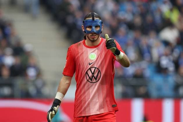 25 10 2025, xtgx, Soccer 1 Bundesliga, Hamburger SV VfL Wolfsburg emspor, v l Kamil Grabra Wolfsburg, 1 with thumbs up DFL DFB REGULATIONS PROHIBIT ANY USE OF PHOTOGRAPHS as IMAGE SEQUENCES and or QUASI VIDEO Hamburg