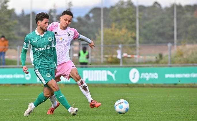 25 10 2025 Soccer Season 2025 2026 Regionalliga Bayern 15 Matchday SpVgg Greuther Fürth Fuerth II U23 Kleeblatt SpVgg Ansbach Mezi xmexzix Adem Imeri 17, SpVgg Greuther Fürth II Tobias Dietrich 6, SpVgg Ansbach, right
