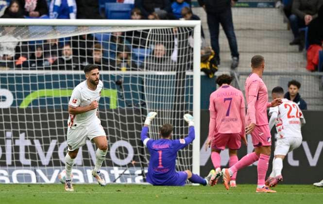 GOAL for 3 1 Stefan Schimmer 1 FC Heidenheim 1846 FCH 09 Goal celebration Goalkeeper Oliver Baumann TSG 1899 Hoffenheim 01 disappointed TSG 1899 Hoffenheim vs 1 FC Heidenheim 1846 FCH 25 10 2025 DFL REGULATIONS PROHIBIT ANY USE OF PHOTOGRAPHS AS IMAGE SEQUENCES AND OR QUASI VIDEO TSG 1899 Hoffenheim vs 1 FC Heidenheim 1846 FCH