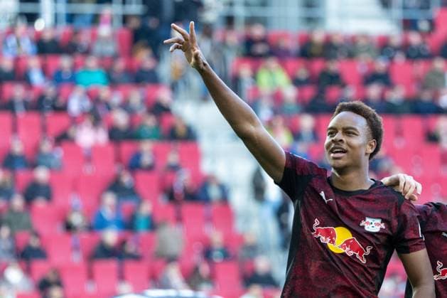 Goal celebration, cheers after his goal to 0 5 from Assan Ouedraogo RB Leipzig , FC Augsburg vs RB Leipzig, Football, 1 Bundesliga, 8 Matchday, 25 10 2025 DFB regulations prohibit any use of photographs as image sequences and or quasi video Copyright: xkolbert-press PeterxFastlx