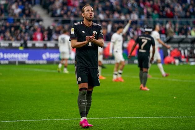 2025-10-25 Borussia Monchengladbach v FC Bayern Munchen - Bundesliga MOENCHENGLADBACH, GERMANY - OCTOBER 25: Harry Kane of FC Bayern Munchen looks on during the Bundesliga match between Borussia Monchengladbach and FC Bayern Munchen at Borussia-Park on October 25, 2025 in Moenchengladbach, Germany. Moenchengladbach Borussia-Park Germany Content not available for redistribution in The Netherlands directly or indirectly through any third parties. Copyright: xJorisxVerwijstx