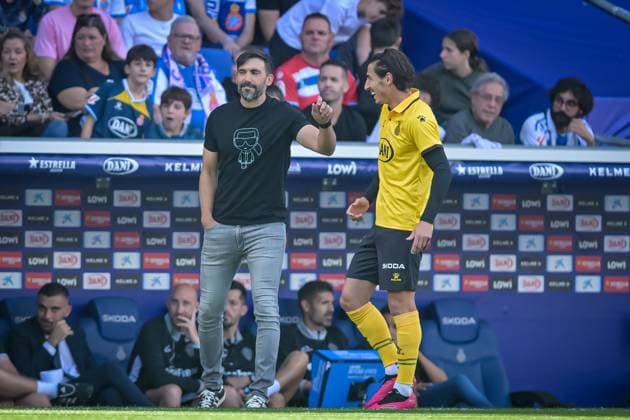 Head coach Eder Sarabia Elche CF and Pere Milla RCD Espanyol are seen during a La Liga EA Sports match between RCD Espanyol and Elche CF at Stage Front Stadium in Barcelona, , Spain, on October 25 2025 Photo by Felipe Mondino Copyright: x@FELIPExMONDINOx