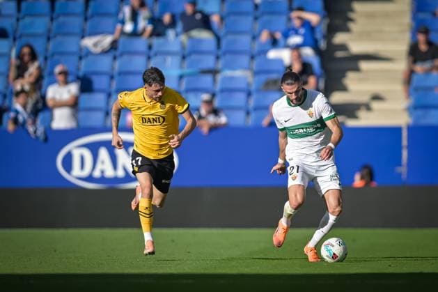 Leo Petrot Elche CF and Jofre Carreras RCD Espanyol in action during a La Liga EA Sports match between RCD Espanyol and Elche CF at Stage Front Stadium in Barcelona, , Spain, on October 25 2025 Photo by Felipe Mondino Copyright: x@FELIPExMONDINOx